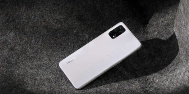 1-realme Q2